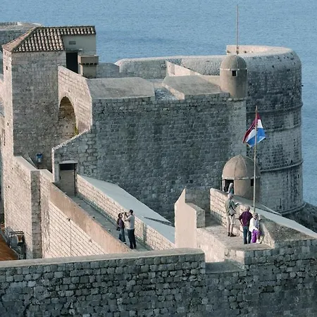 And Lapad Πανσιόν Ντουμπρόβνικ